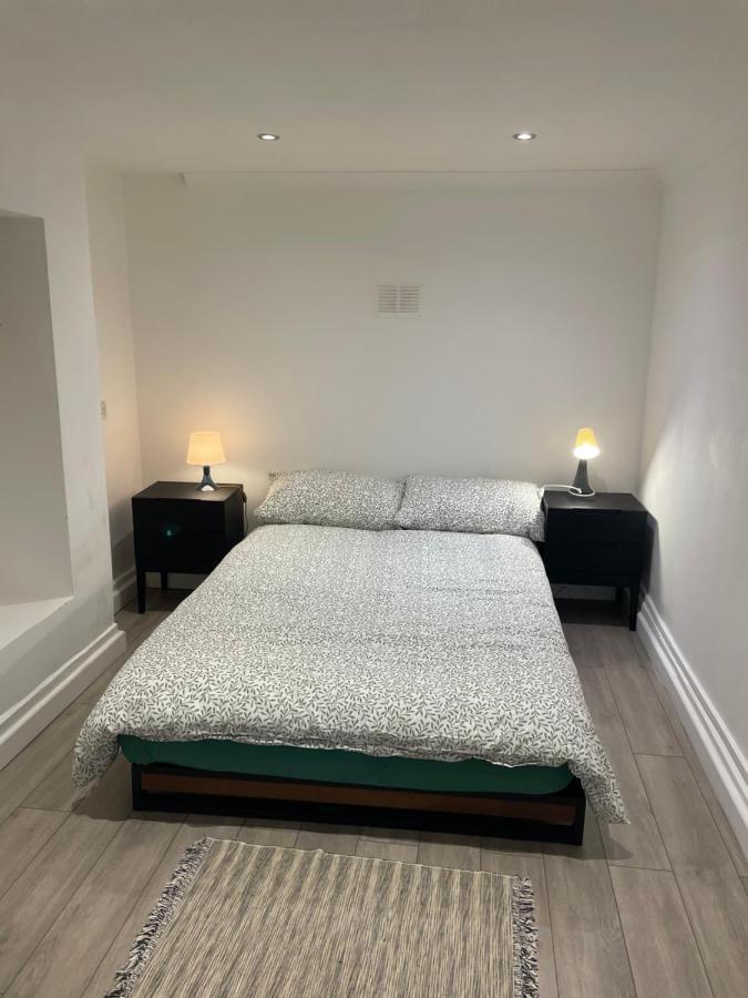 Plough Way Flat Appartement Londen Buitenkant foto